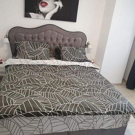 Topaz Central Apartment باكاو المظهر الخارجي الصورة